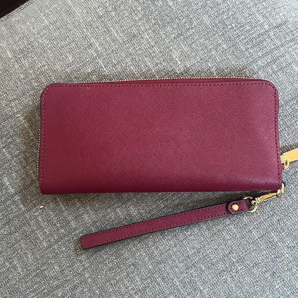 Michael Kors Jet Set Travel Large Continental Wallet with wrist strap - Picture 3 of 8